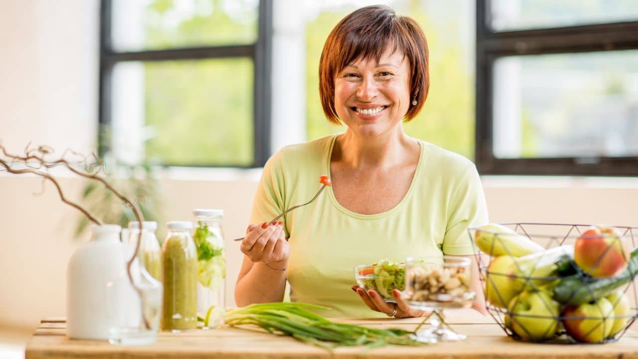 13 Diet Tips Everyone Over 50 Should Know (Nutritionists Swear By These)